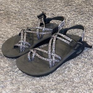toe-strap Chaco’s